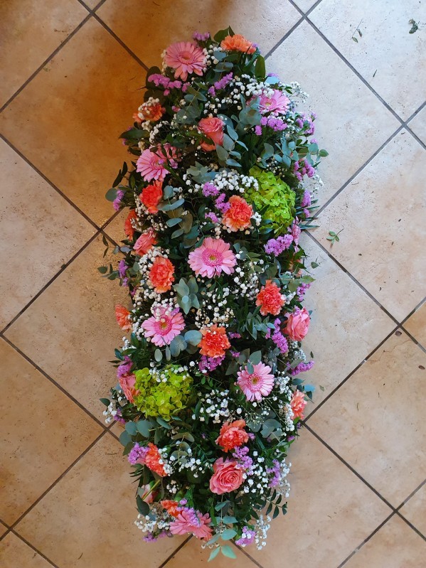 Confection d'un dessus de cercueil avec le service de livraison inclus à Villefranche-sur-Saône