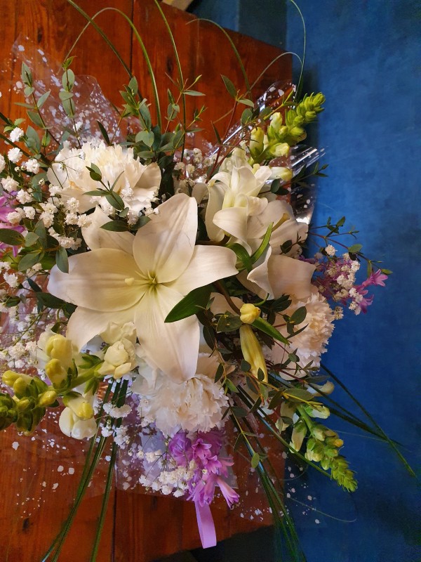 Réalisation de bouquet de fleurs pour deuil dans le Beaujolais, pour témoigner vos souvenirs