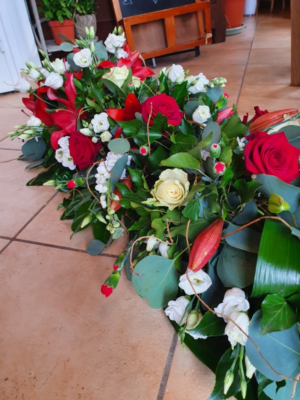 Dessus de cercueil en fleurs naturelles à Anse : notre composition 