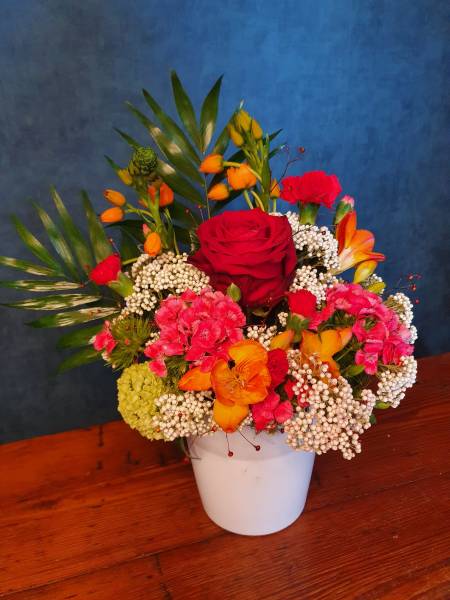 Bouquet piqué avec des fleurs fraiches réalisé en atelier à Arnas