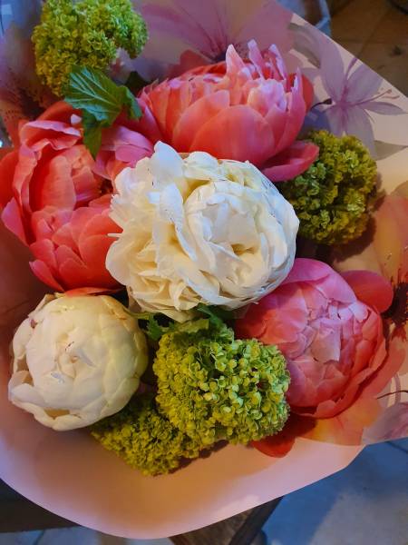 Vente de bouquet de fleurs pour la fête des mères à Arnas