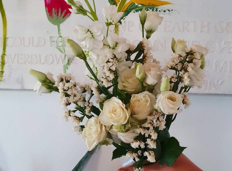 Création du bouquet de la mariée par fleuriste à côté de Villefranche sur Saone