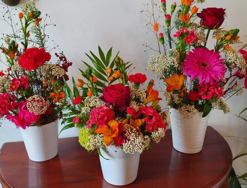 Bouquets réalisés lors d'un atelier floral à Arnas
