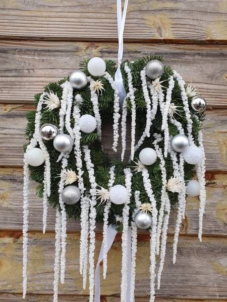 Décoration et couronne de Noël à côté de Villefranche-sur-Saône